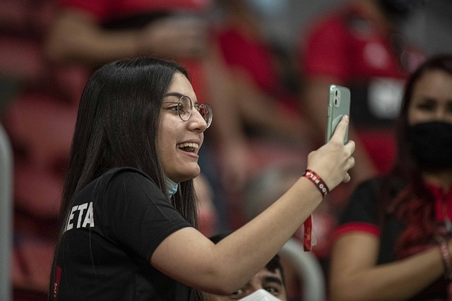 亚历山大 亚历山大